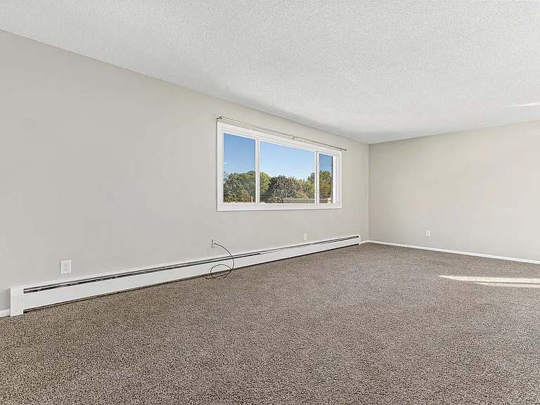1089 York Ave #8 — Photo 9