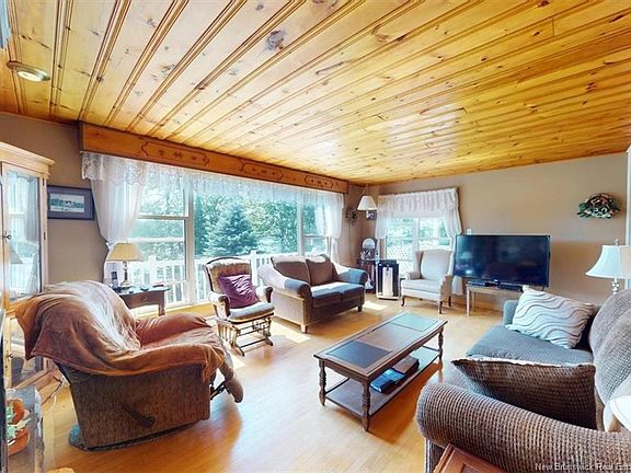 4th image of 32 Maple Grove Ct