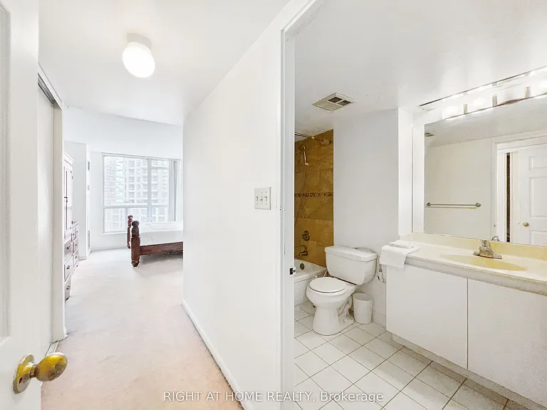 24 Wellesley St W #1113 — Photo 8