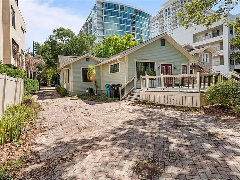 613 E Pine St — Photo 26