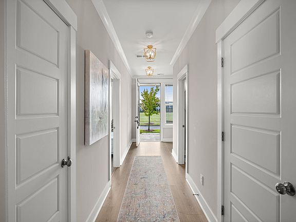 3rd image of 111 Pocket Bend Cir