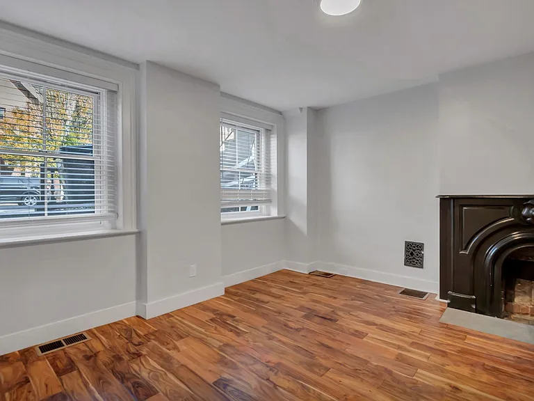 44 Trumbull St — Photo 8