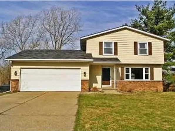 4545 Applewood Dr SE, Kentwood, MI 49508