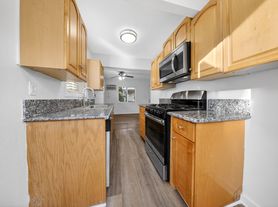 1685 N Summit Ave, Pasadena, CA