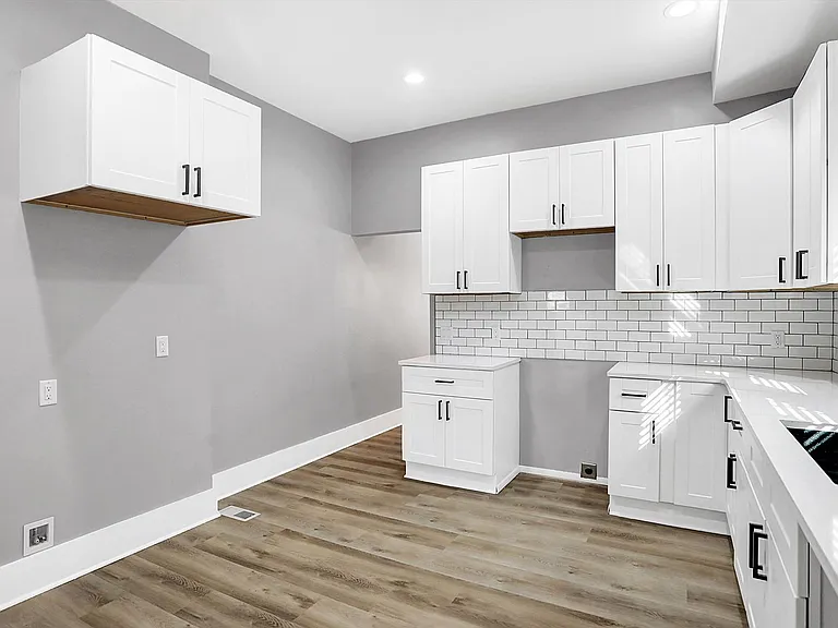835 Weghorst St — Photo 29