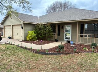 811 Huddleston Dr, Cache, OK 73527