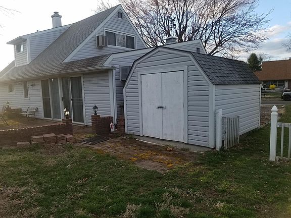 10x12 shed w/ electric