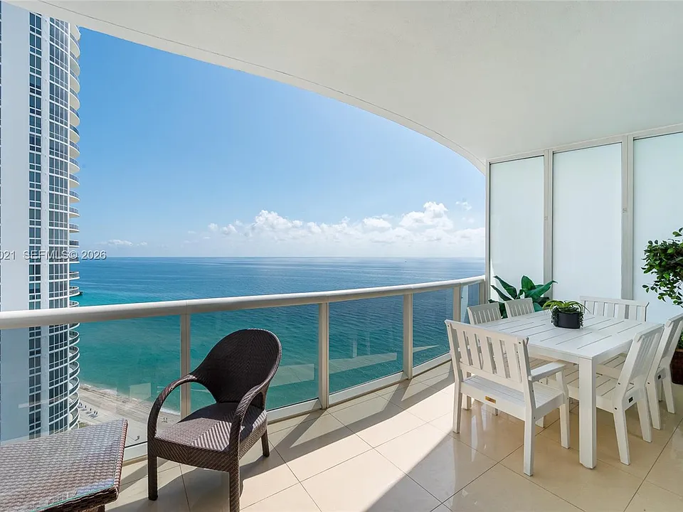 15901 Collins Ave #2303