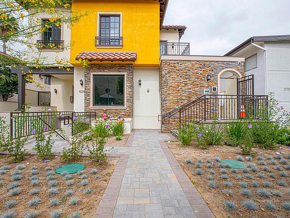 3rd image of 1029 Melrose Ave #101