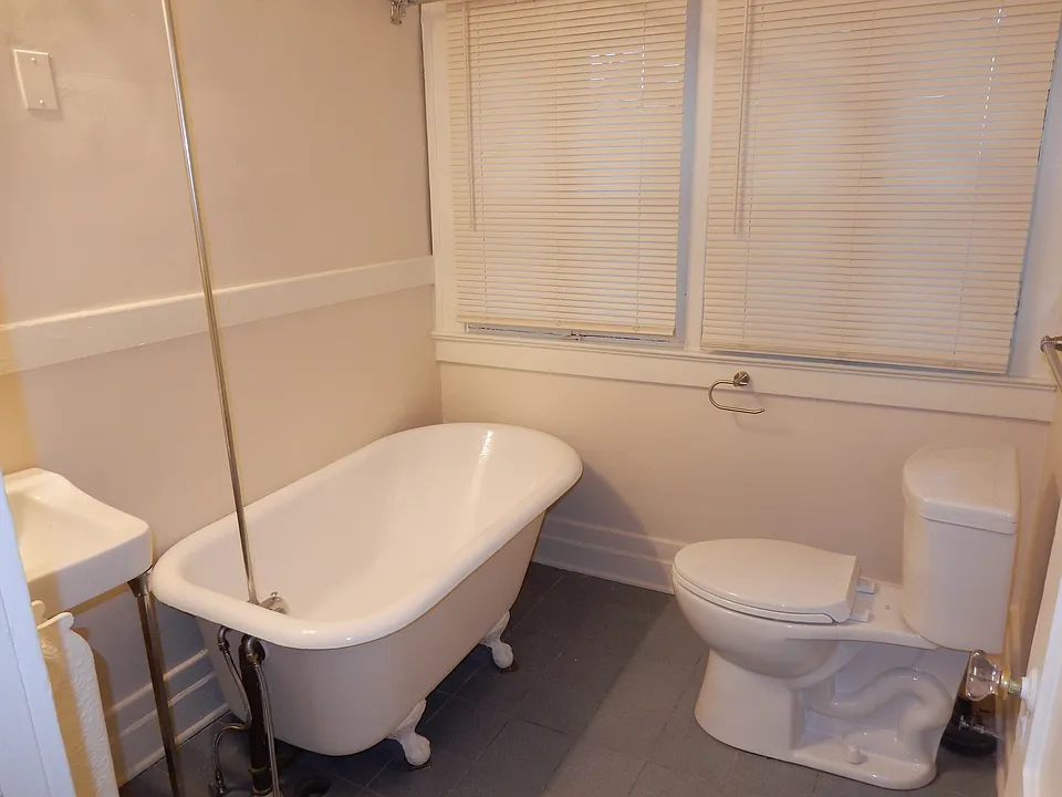 claw foot tub