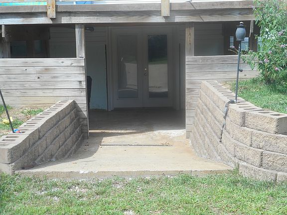 Walk in basement