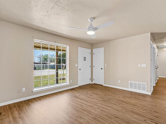 3rd image of 102 S Walnut Ave