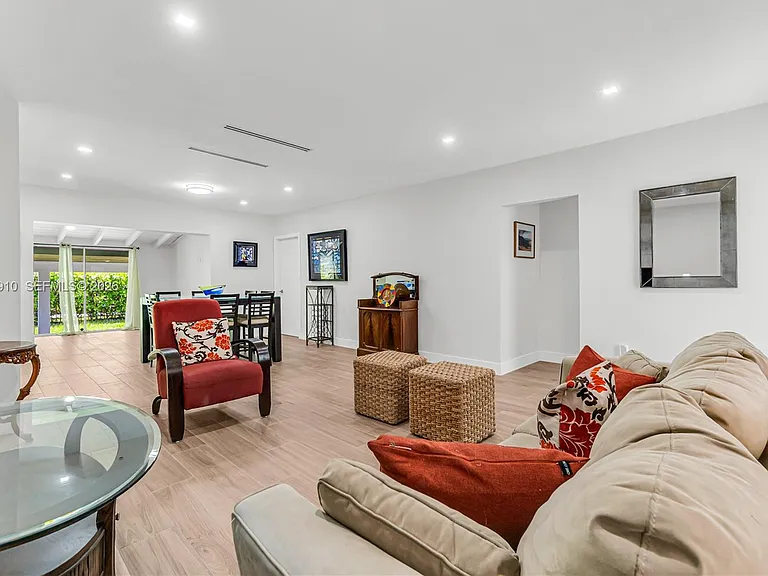 1015 Pizarro St — Photo 29