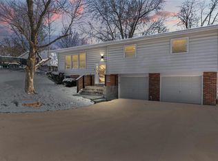 1656 Lincoln Dr, Saint Charles, MO 63303