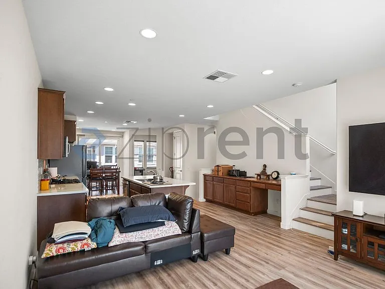 2387 Central Pkwy — Photo 15