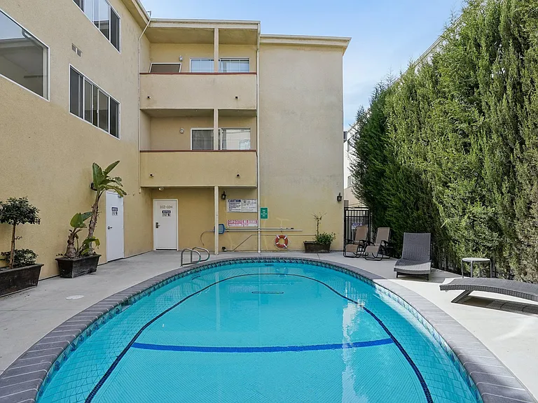 Willis Apartments — Photo 48
