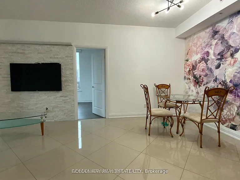 75 N Park Rd #402 — Photo 6