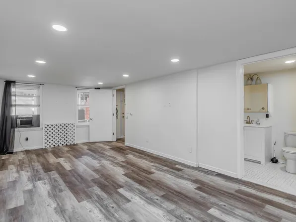 232 Pearsall Avenue image 19 of 20