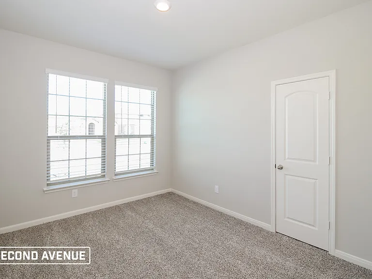 2105 Meadow Dr — Photo 14