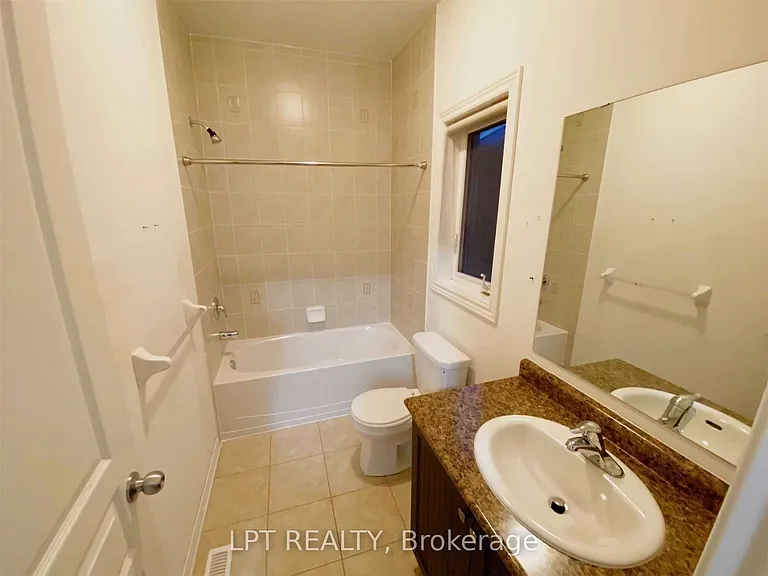 35 Humberstone Cres — Photo 12