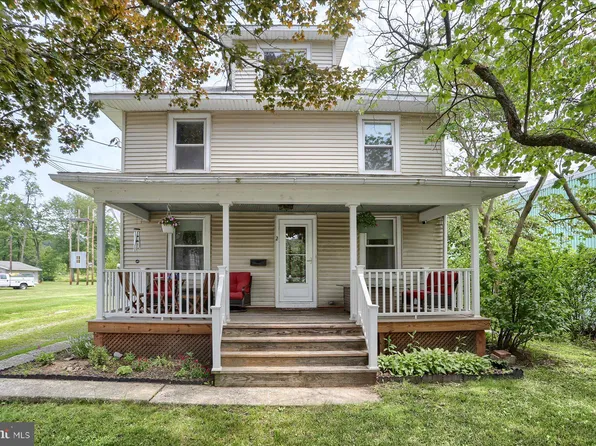 2 E Clements St, Pine Grove, PA 17963
