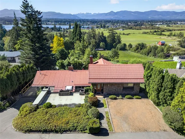 2911 Back Rd, Comox Valley, BC V9N 9G9