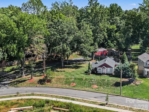 3009 New Pineola Rd, Charlotte, NC 28208