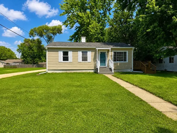 910 W 11th St, Sterling, IL 61081