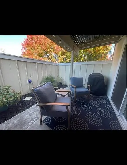 2462 Balme Dr — Photo 10