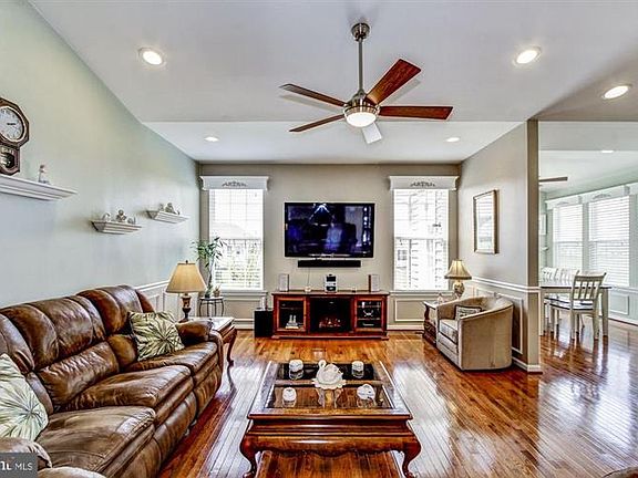4th image of 218 Silky Dogwood Ln