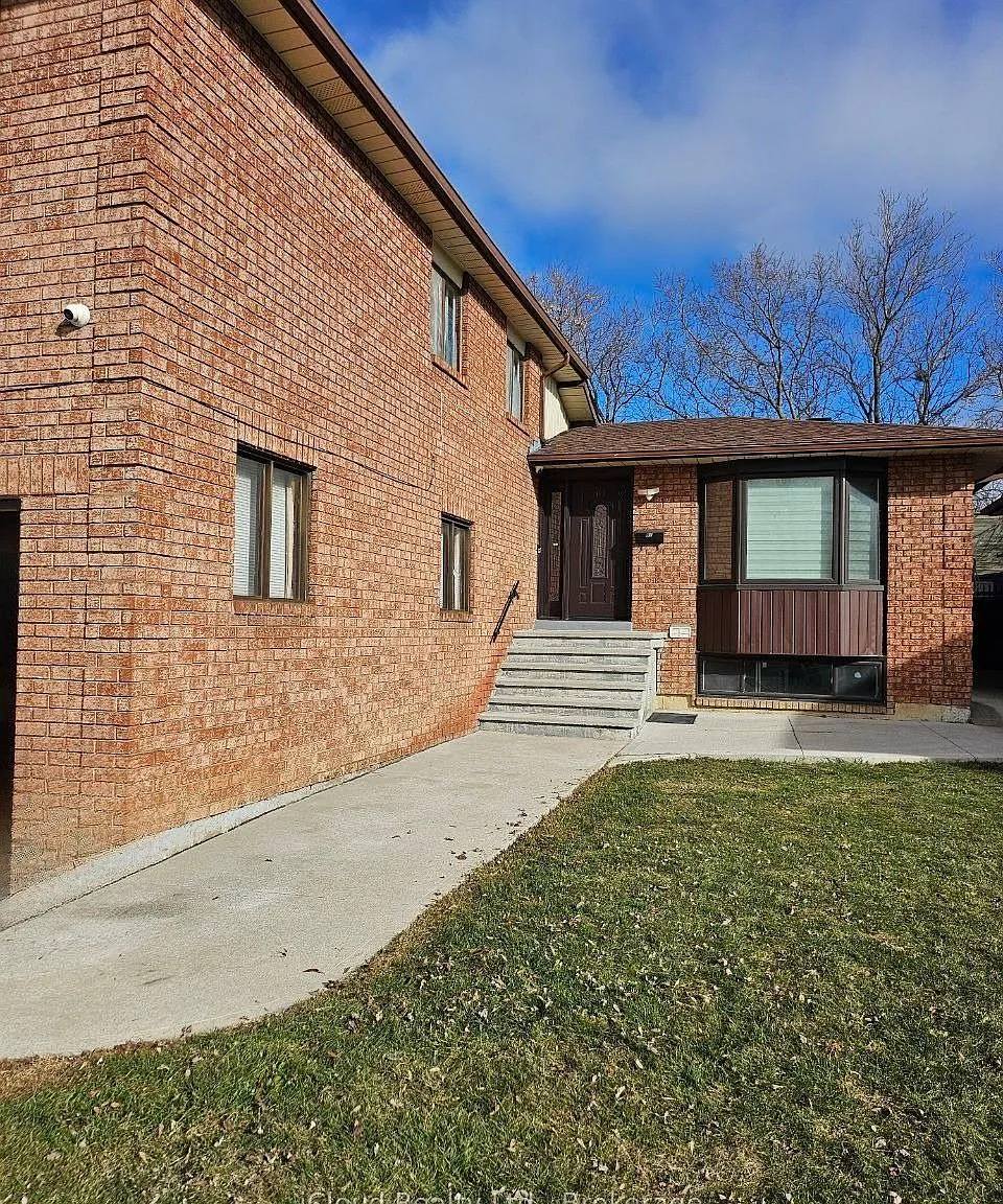 3 bed, $3,300 — Photo 1