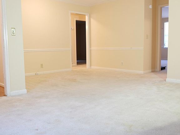3rd image of 213 Brentwood Point