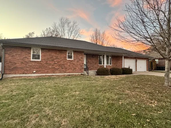 1019 S Red Wing Dr, Marshall, MO 65340