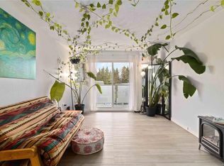 Glasgow Court, Saanich, BC V8X 1M2