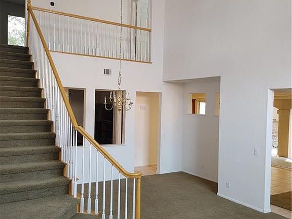 3rd image of 303 Queen Creek Cir