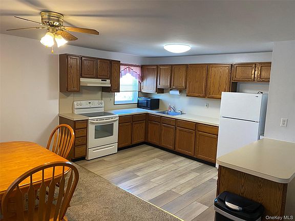 2nd image of 124 Chelsea Ave
