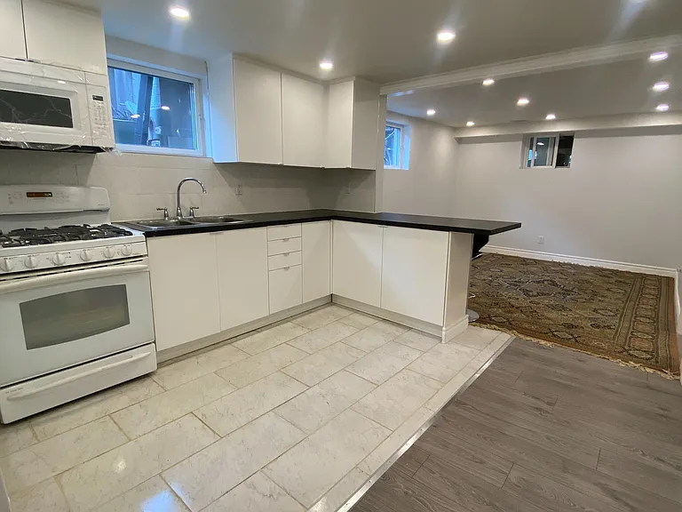 135 Bonham Blvd #BASEMENT — Photo 26