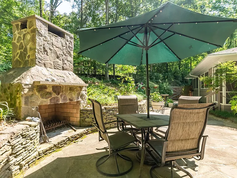 211 Celeste Cir — Photo 31