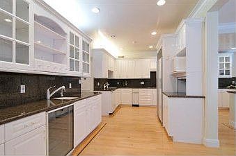 Kitchen :: 3762 Jefferson Ave
