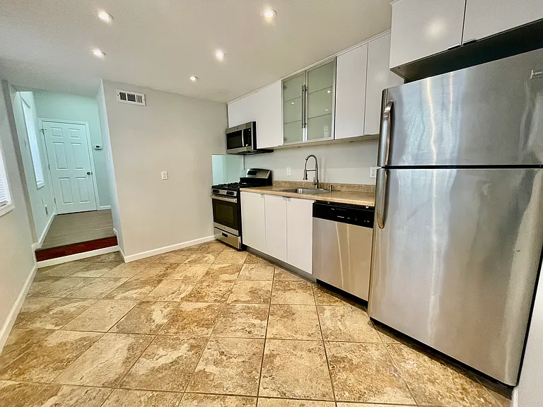 1005 Frankford Ave #2 — Photo 9