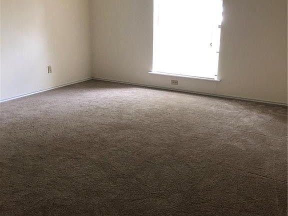 3rd image of 602 Summerglen Dr
