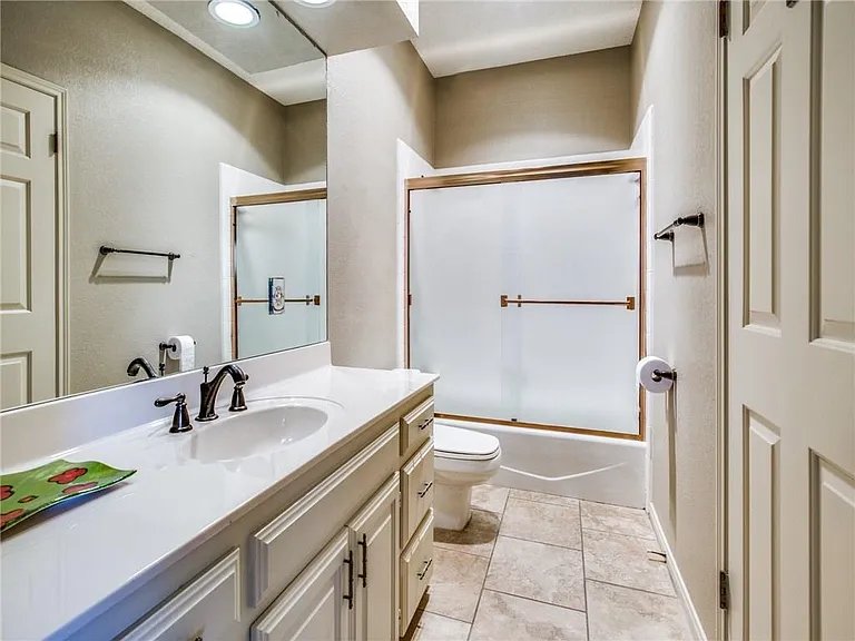 114 Paragon Ct — Photo 9