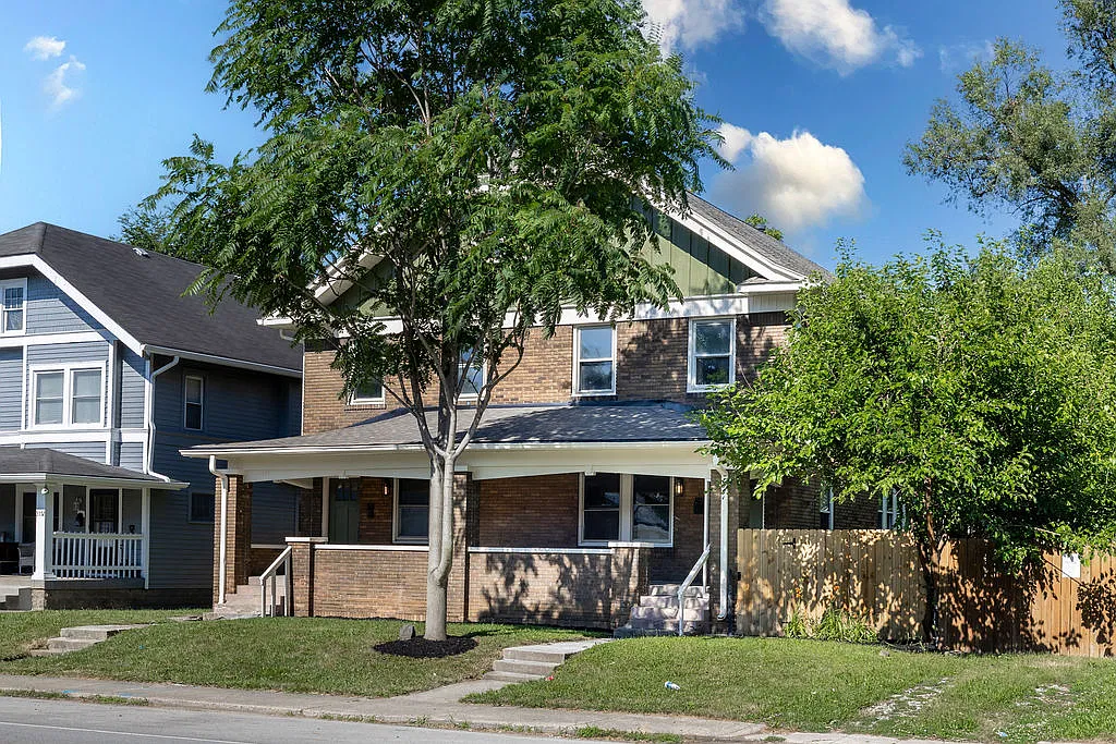 3 bed, 1.5 bath, 1887 sqft, $1,850 — Photo 2