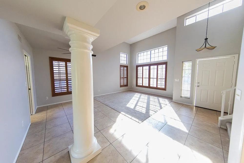 2560 N Lindsay Road — Photo 4
