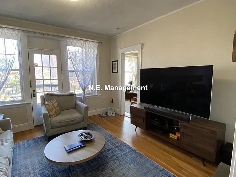 339 S Huntington Ave #10 — Photo 3