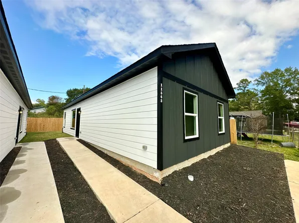 11557 Persimmon St, Willis, TX 77318