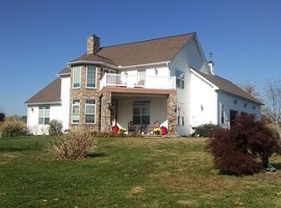 98 Baumgardner Rd, Willow Street, PA 17584