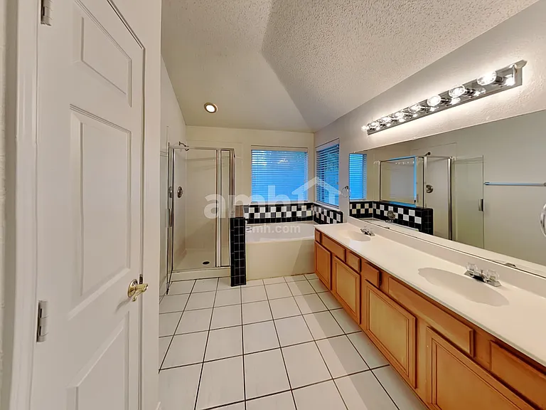 4709 Shadow Crest Dr — Photo 14