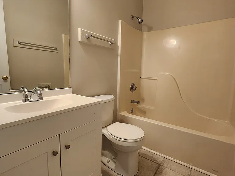 978 N Franklin Ave — Photo 9