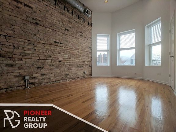 2nd image of 2450 N Southport Ave #2450303